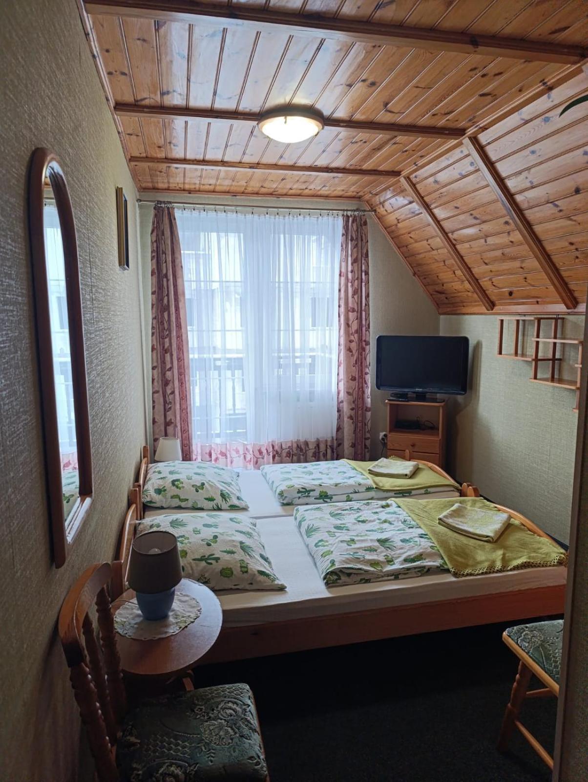 Karkoz Karpacz Bed & Breakfast Bilik gambar